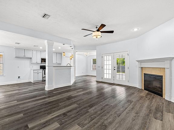 5th image of 2927 Patricia Ann Ln