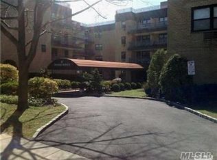 40 Stoner Ave, Great Neck, NY 11021