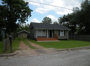 319 N Hunt St, Bellville, TX 77418