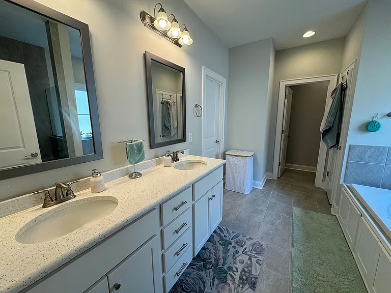 146 Lenore Ct — Photo 15