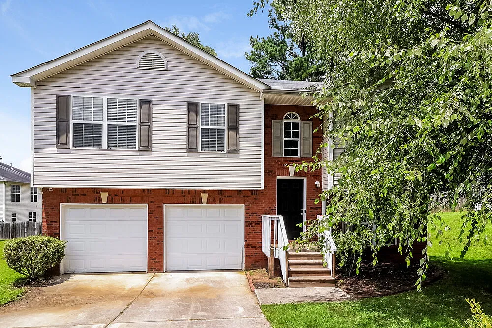 4 bed, 2.0 bath, 1540 sqft, $2,430 — Photo 1