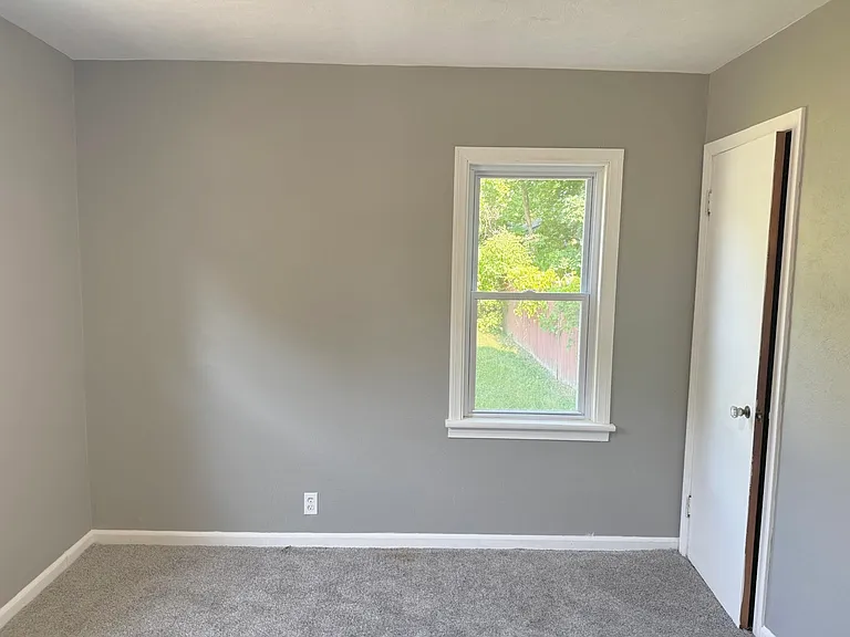 3153 W Mott Ave — Photo 8