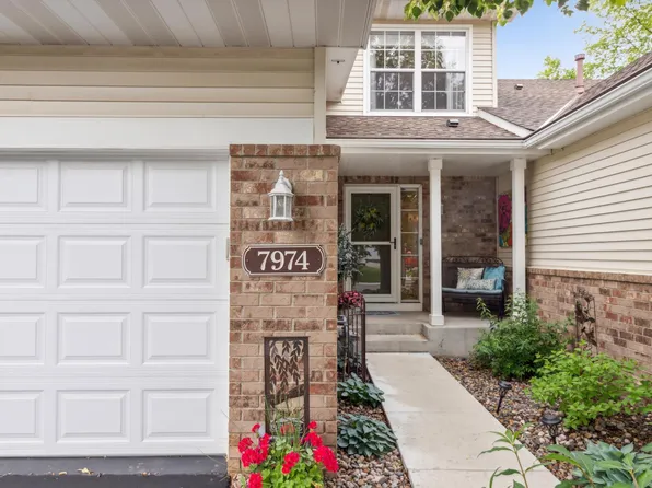 7974 Autumn Ridge Way, Chanhassen, MN 55317