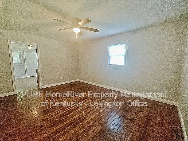 3 bed, 1.0 bath, 900 sqft, $1,195 — Photo 4