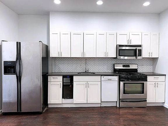3rd image of 305 E Houston St APT 1