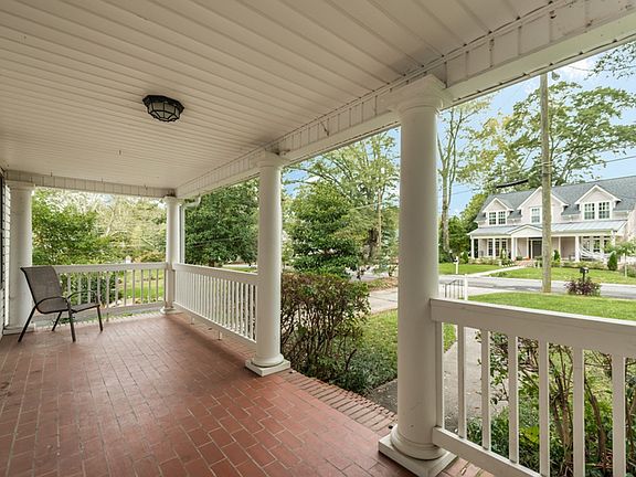 3rd image of 147 Maxwell Ave