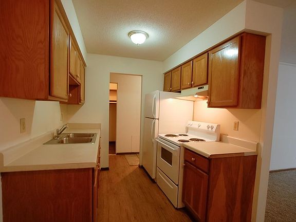 2nd image of 2928 33rd Ave S
