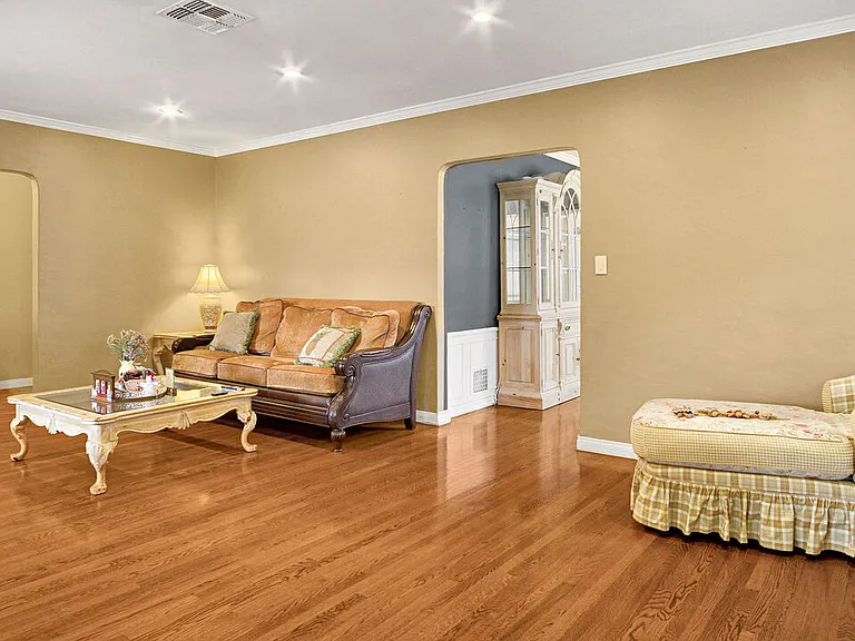 2545 Sycamore Dr — Photo 6