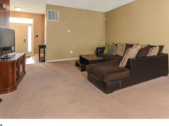 4th image of 945 Lansdowne Rd