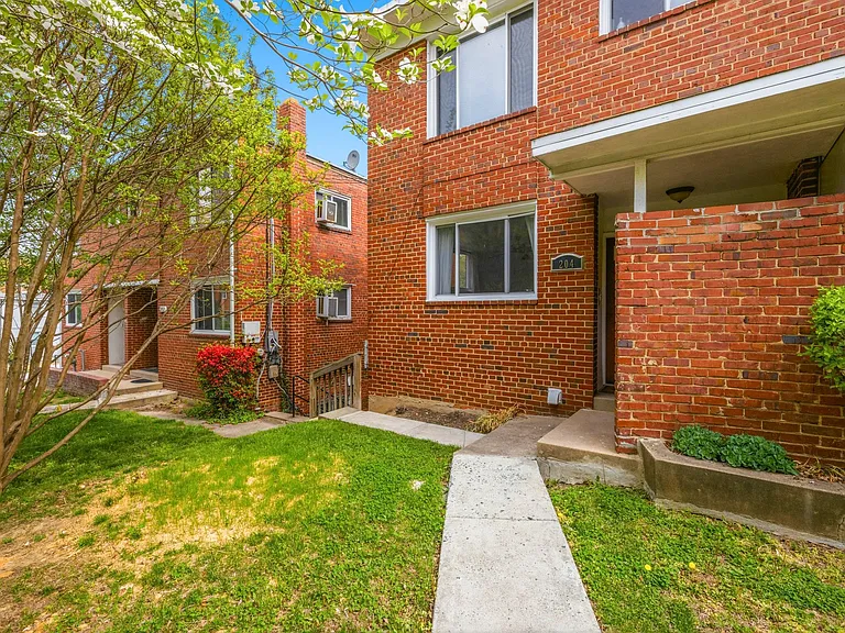 204 Webster St NE #1 — Photo 3