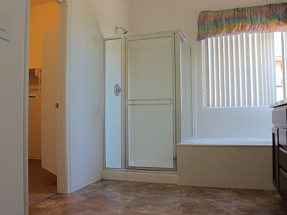 5th image of 516 E Tropical Dr