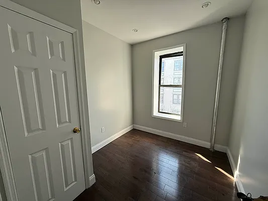 Rented by Premier One Realty LLC | media 6