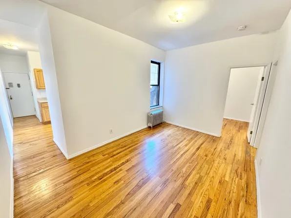 360 W 15th St #301, New York, NY 10011