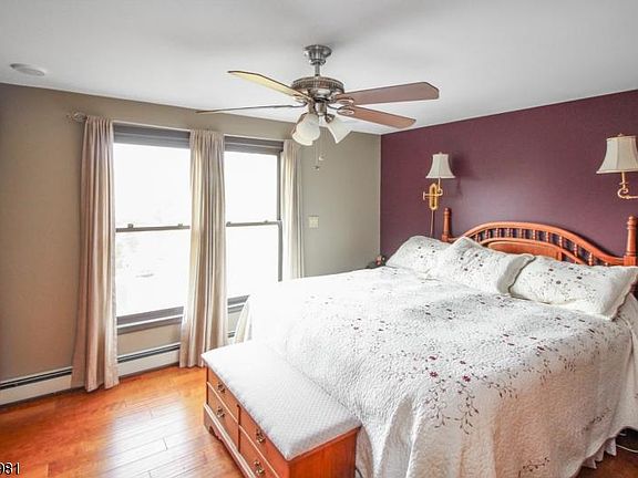 5th image of 81 Flower Ave