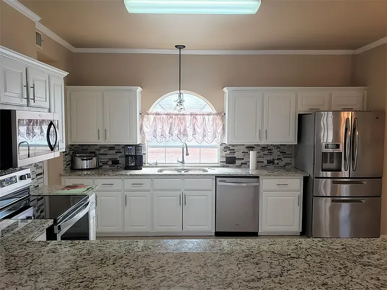 1504 Country Ln — Photo 13