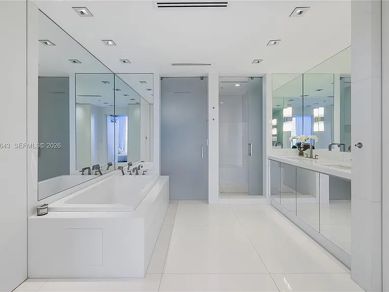 6899 Collins Ave #2208 — Photo 32