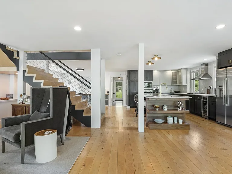 49 Beach Rd — Photo 21