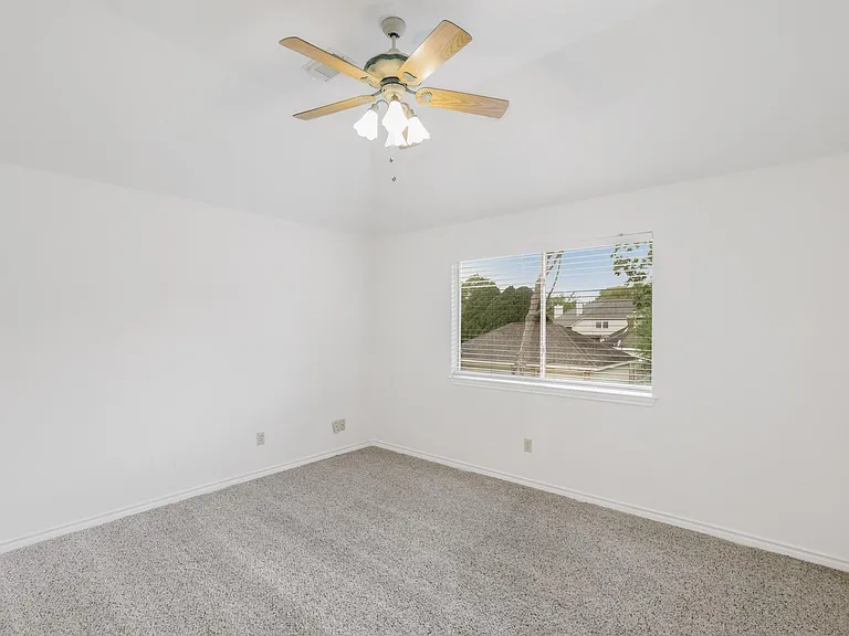 210 Wilkins Xing — Photo 32