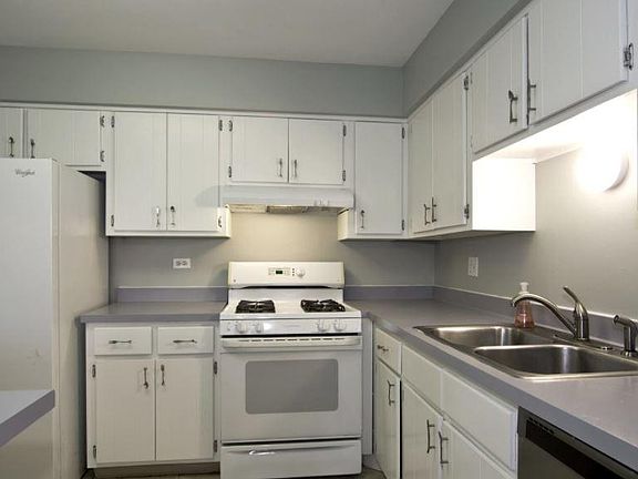 4th image of 1773 Gloucester Ct APT C