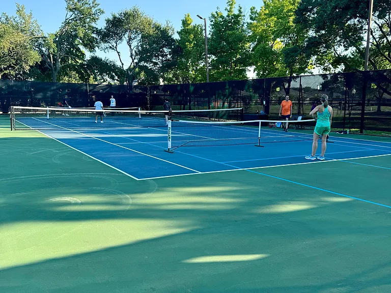 PICKLE-BALL