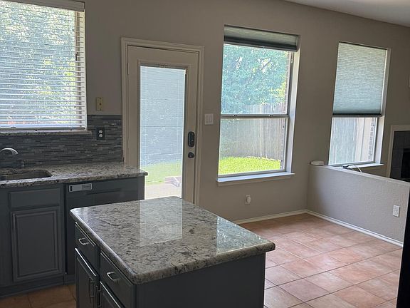 2nd image of 1101 Canoe Ln