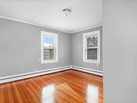 4th image of 71 Marion Ave N