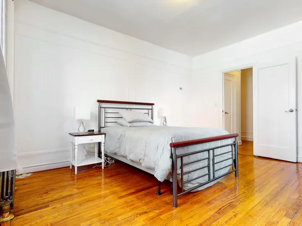 2081 Cruger Avenue image 9 of 11