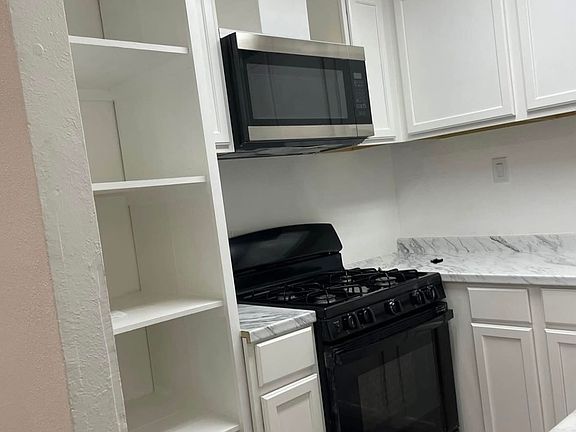 3rd image of 7002 Carwill Dr