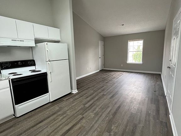 3rd image of 620 E Davis St APT F