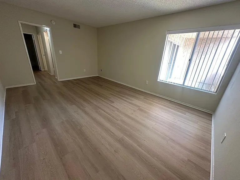 Villa Valencia Apartments — Photo 14