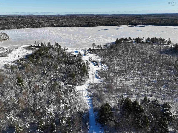 73 Somerset Rd, Lunenburg, NS B4V 0M1