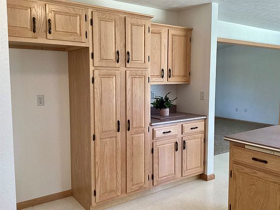 5th image of 10358 Lakeview Ln
