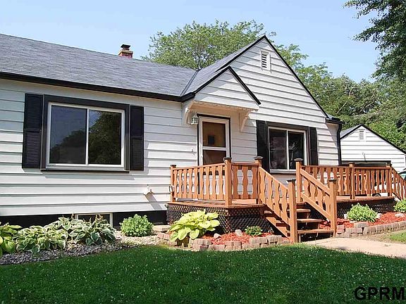 2nd image of 415 Hillcrest Dr