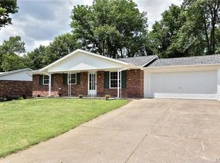 3135 Woodcliff Manor Rd, Saint Charles, MO 63303