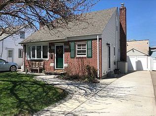 154 Rudolf Rd, Mineola, NY 11501