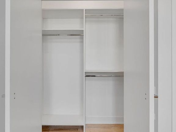 5th image of 2926 W Medill Ave #4