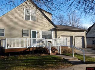 323 S 7th St, Saint Peter, MN 56082