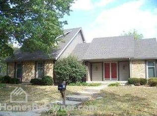 1116 NE Oak Tree Dr, Lees Summit, MO 64086