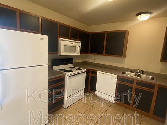 5th image of 3210 Phoenix Ave E