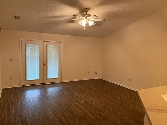 4th image of 367 Summit Dr