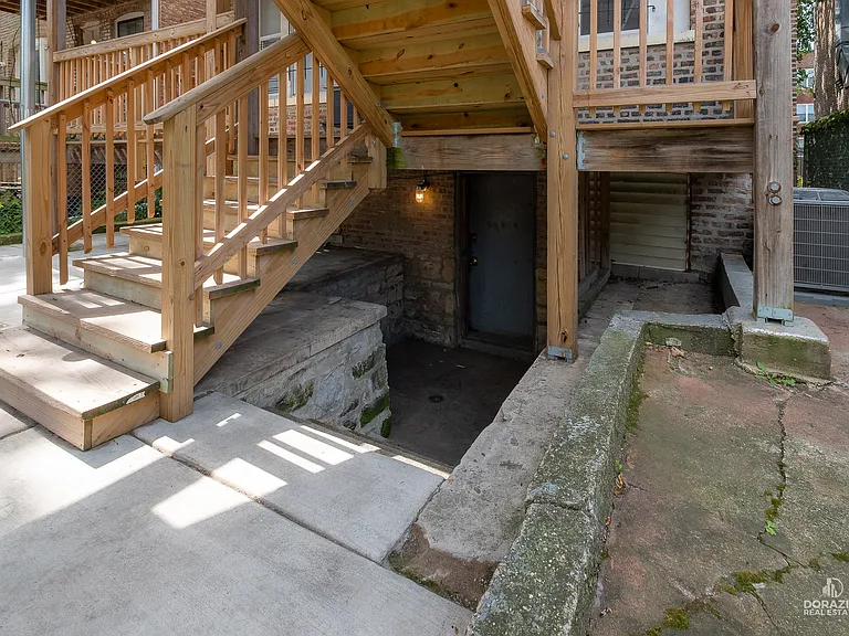 6111 S Eberhart Ave #2 — Photo 35