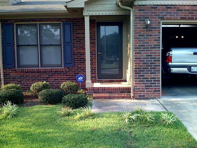 1st image of 2641 Burke Ln