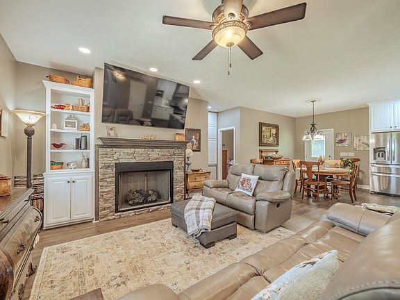 4th image of 970 Dodd Dr