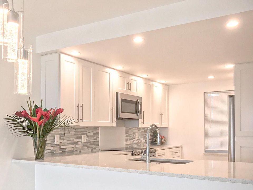 1st image of 605 Oaks Dr #0