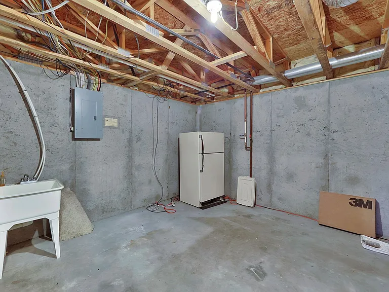 4923 Farmstead Ct — Photo 36