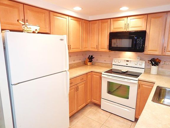 4th image of 1605 Berwick Ct APT B