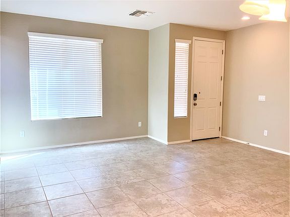 3rd image of 1096 W Desert Glen Dr