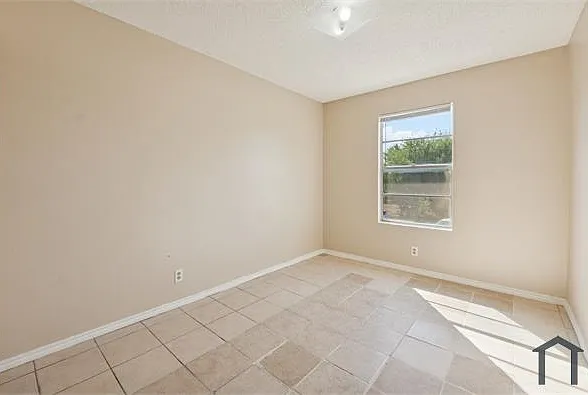 1400 Clamp Ave #102 — Photo 11
