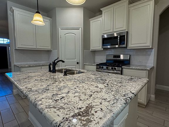 4th image of 7836 Cottonwood Dr