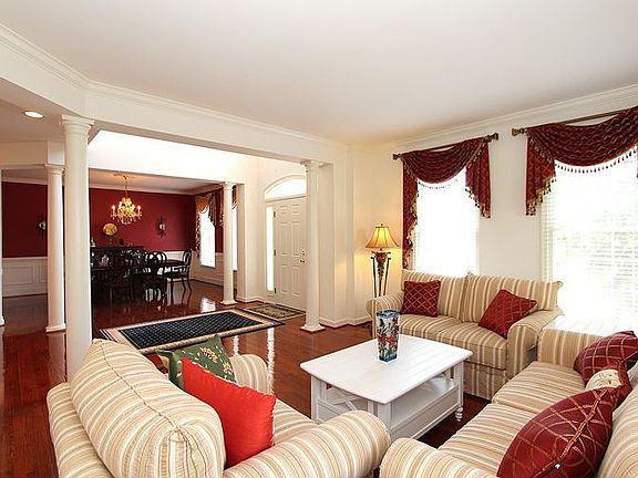 5th image of 727 McKinley St NE